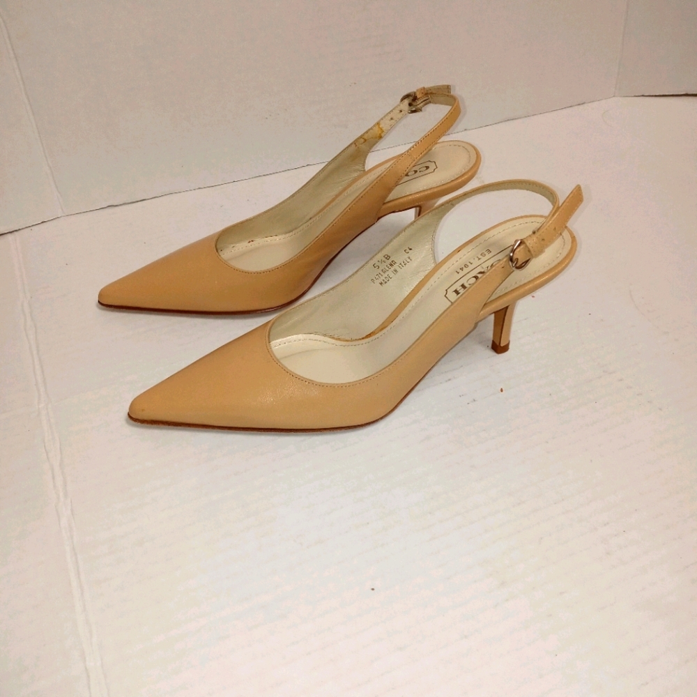 Coach nude pointed toe sling back heel 5.5